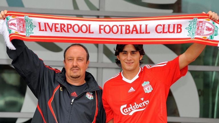 Italian footballer Alberto Aquilani (R) poses for pictures with Liverpool manager Rafa Benitez at the clubs Melwood training ground in Liverpool, north-wes