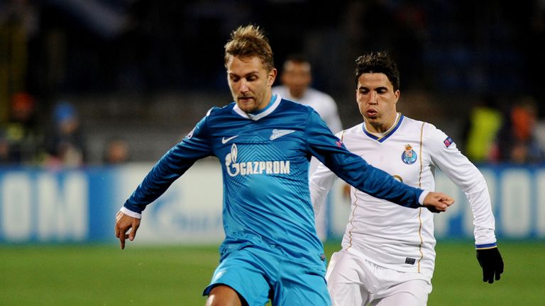 Zenit Saint-Petersburg's Domenico Criscito (L) vies with Porto's Josue (R) during their UEFA Champions League group G football match 
