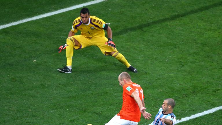 SAO PAULO, BRAZIL - JULY 09: Javier Mascherano of Argentina tackles Arjen Robben of the Netherlands as he attempts a shot against goalkeeper Sergio Romero 