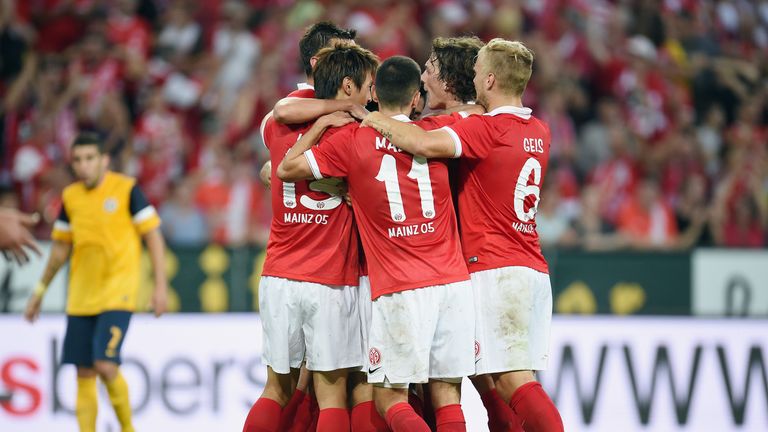 Shinji Okazaki goal celeb, Mainz v Asteras Tripoli, Europa League