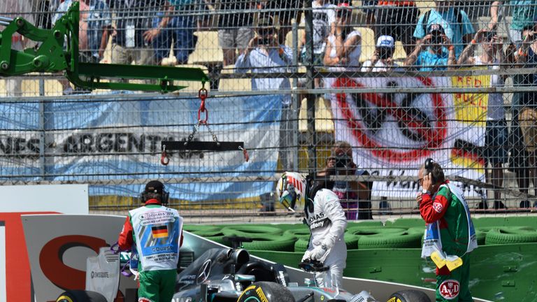 Lewis Hamilton crashes out of qualifying