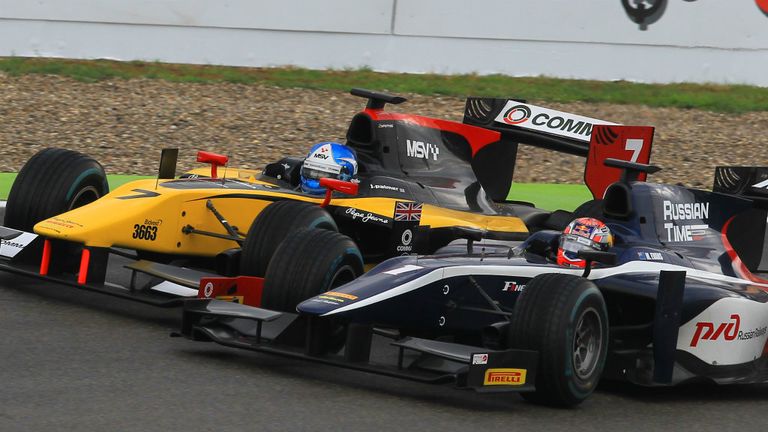 Jolyon Palmer battles with Mitch Evans