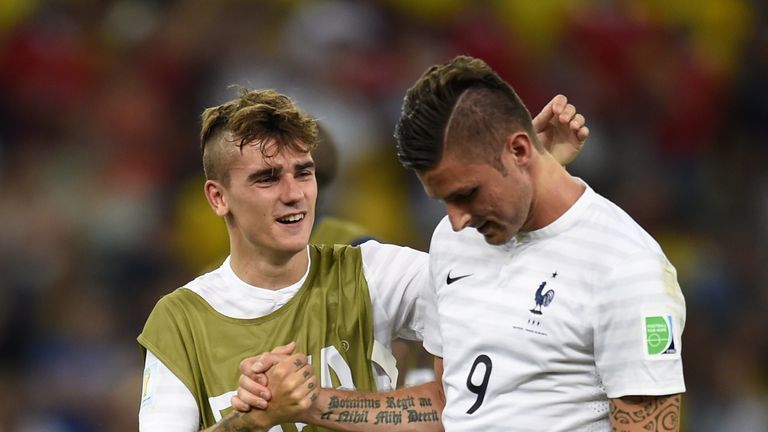 France's forward Olivier Giroud (R) and France's forward Antoine Griezmann shake hands after drawing 0-0 at the end of the Group E football match