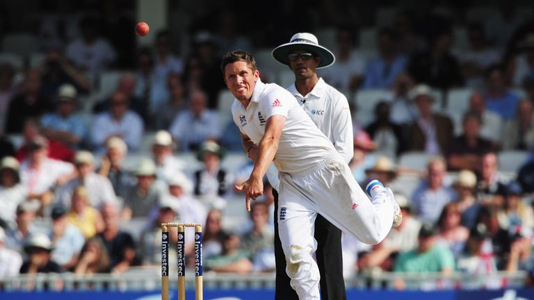Simon Kerrigan of England bowls during day one of the 5th Investec Ashes Test match against Australia