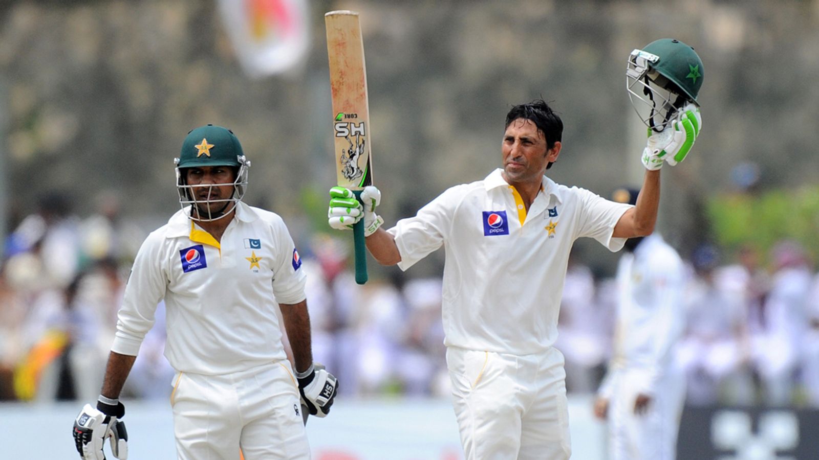 Sri Lanka v Pakistan: Hosts finish day two on 99-1, still 352 runs ...