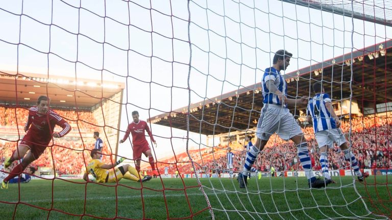 Peter Pawlett scores for Aberdeen who are knocked out of the Europa League following a 3-2 defeat at Pittodrie