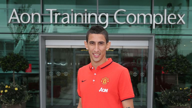 Angel di Maria signs for Manchester United