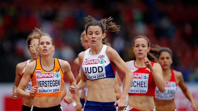 Jessica Judd of Great Britain and Northern Ireland and Sanne Verstegen of the Netherlands compete in the Women's 800m
