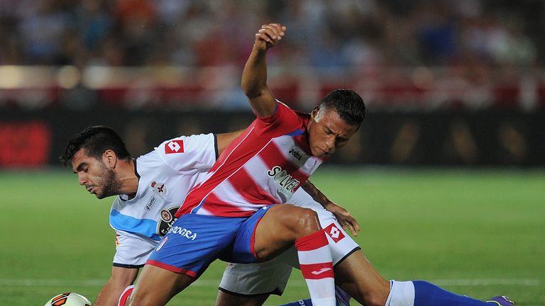 GRANADA, SPAIN - AUGUST 23:  Darwin Machis (R) of Granada CF battles for the ball against Pablo Insua of Deportivo La Coruna during the La liga match betwe