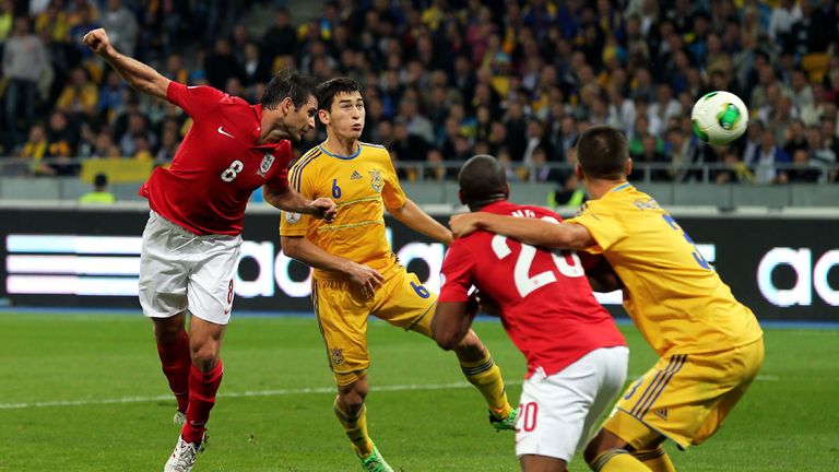 KIEV, UKRAINE - SEPTEMBER 10:  Frank Lampard of England heads wide in the last minutes during the FIFA 2014 World Cup Qualifying Group H match between Ukra