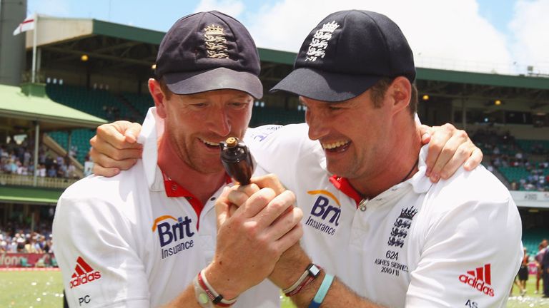 Paul Collingwood and Andrew Strauss celebrate in Sydney