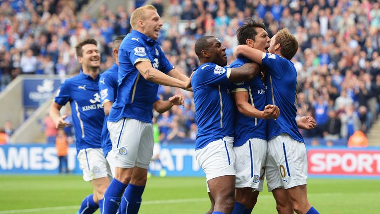 Leonardo Ulloa (2ndR) of Leicester City celebrates scoring his goal with team mates during the Barclays Premier League match against Everton