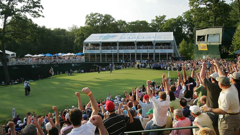 Fans The 18th hole at Ridgewood