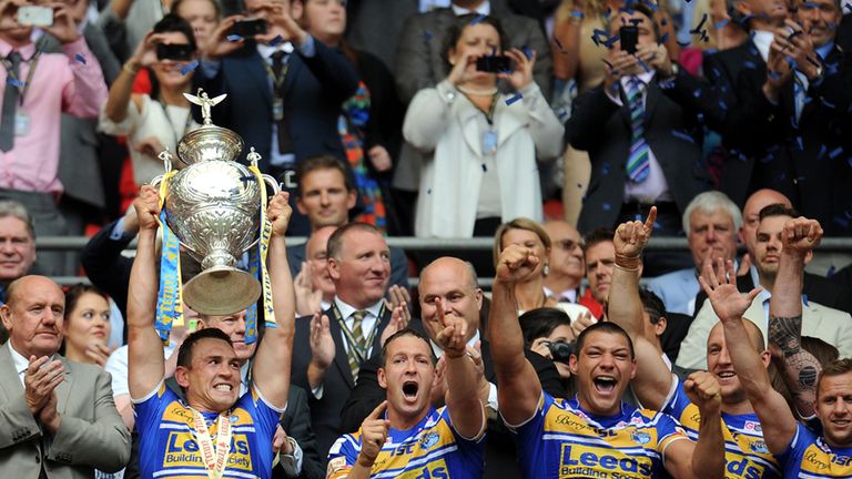 Leeds Rhinos' Kevin Sinfield  lifts the Tetley's Challenge Cup after his team won the Final at Wembley Stadium, London. PRESS ASSOCIATION Photo. Picture da