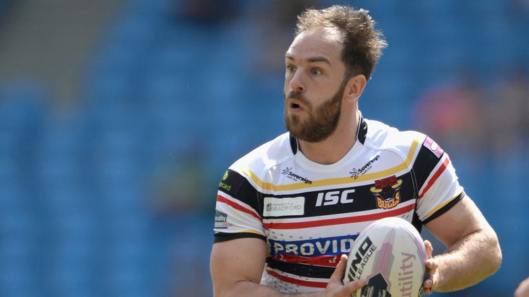 MANCHESTER, ENGLAND - MAY 18:  Luke Gale of Bradford Bulls in action during the Super League match between Huddersfield Giants and Bradford Bulls at Etihad