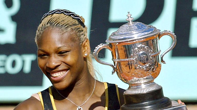 Serena Williams holds the Roland Garros French Open trophy, 08 June 2002 in Paris after beating her sister Venus in the final