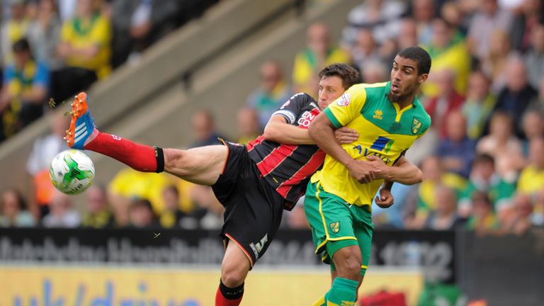 Norwich City's Lewis Grabban (right) is challenged by AFC Bournemouth's Tommy Elphick (left) during the Sky Bet Championship match at Carrow Road, Norwich.
