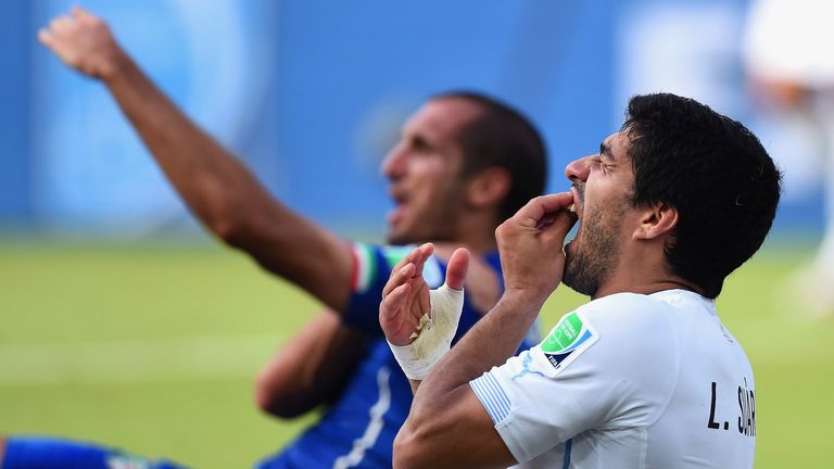 NATAL, BRAZIL - JUNE 24:  Luis Suarez of Uruguay and Giorgio Chiellini of Italy react after a clash during the 2014 FIFA World Cup Brazil Group D match bet