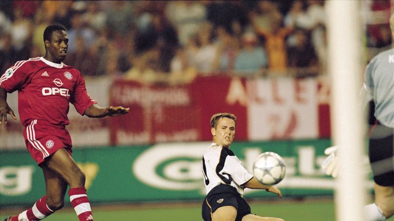 Michael Owen of Liverpool shoots to score during the 2001 UEFA European Super Cup final against Bayern Munich in Monaco