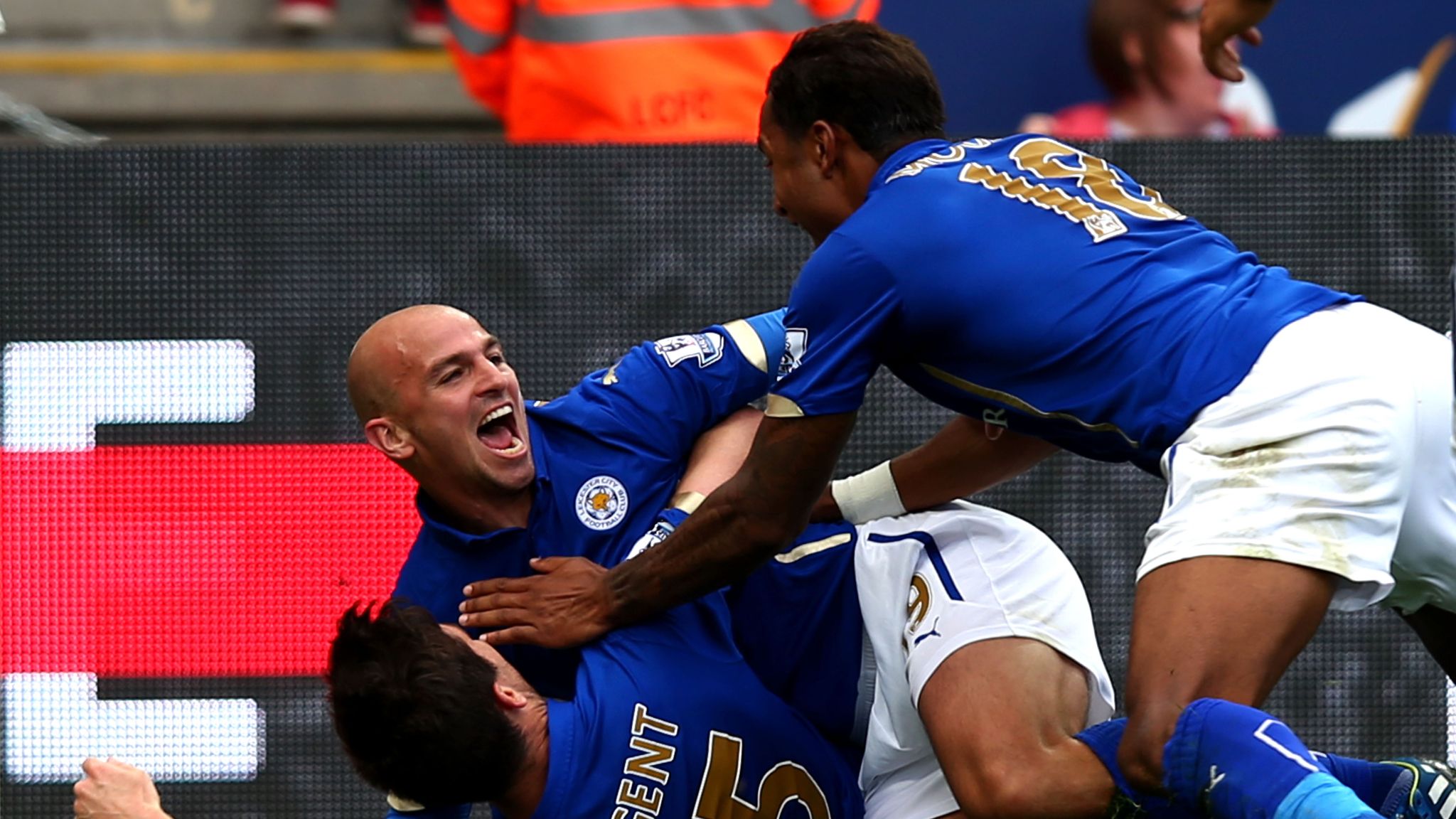 Premier League Leicesters Esteban Cambiasso Focused On Palace After Man Utd Win Football 