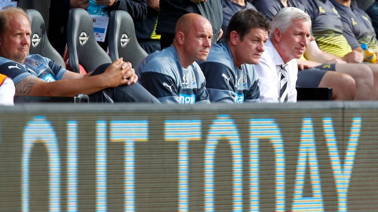 Newcastle United manager Alan Pardew (right) during the Premier League match at Southampton
