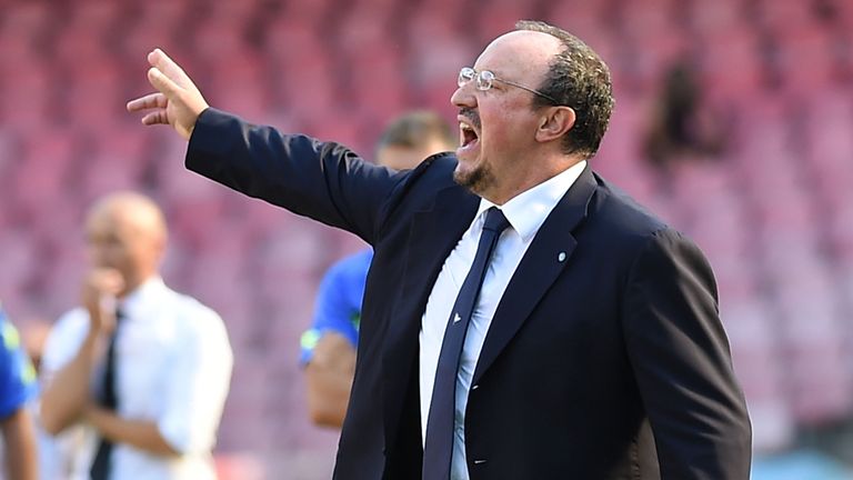NAPLES, ITALY - SEPTEMBER 14:  Head coach Rafael Benitez of Napoi gestures during the Serie A match between SSC Napoli and AC Chievo Verona at Stadio San P