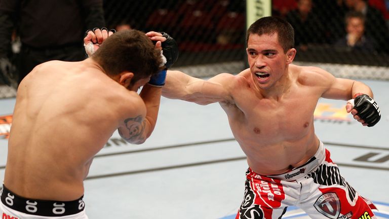Chris Cariaso (R) is an underdog title challenger