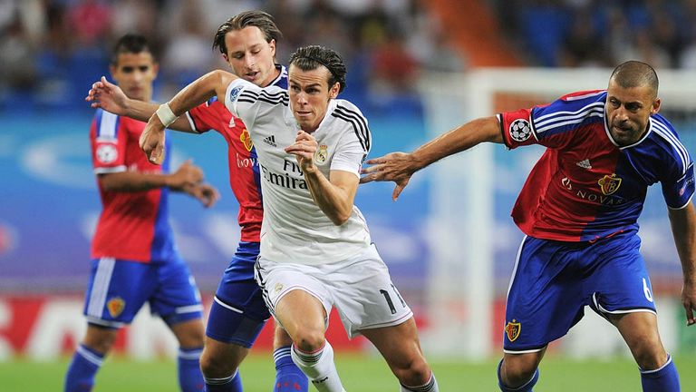 MADRID, SPAIN - SEPTEMBER 16:  Gareth Bale of Real Madrid in action against Walter Samuel of FC Basel 1893 during the UEFA Champions League Group B match b