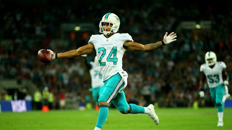 Cortland Finnegan of the Miami Dolphins returns a fumble for a touchdown