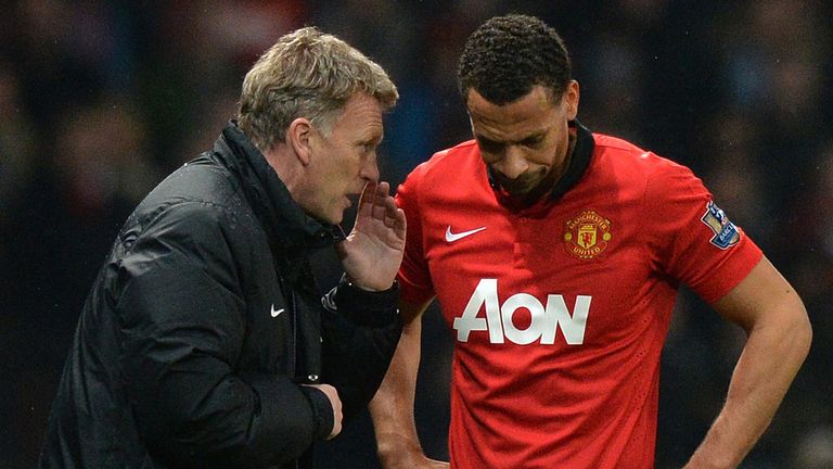 David Moyes talks to Rio Ferdinand during the 3-0 defeat to Manchester City
