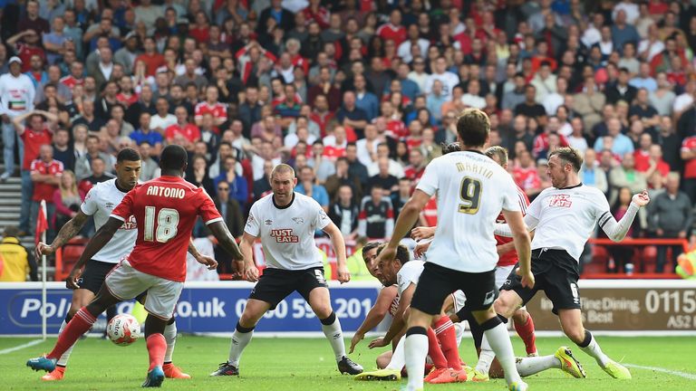 Leon Best of Derby County (left) scores the equalising goal during the Sky Bet Championship match between Nottingham Forest