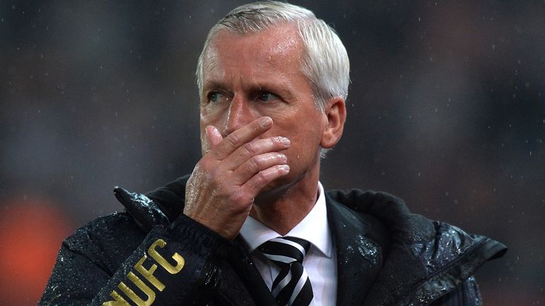 STOKE ON TRENT, ENGLAND - SEPTEMBER 29:  Alan Pardew manager of Newcastle United looks on during the Barclays Premier League match between Stoke City and N