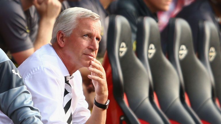 SOUTHAMPTON, ENGLAND - SEPTEMBER 13:  Alan Pardew manager of Newcastle United looks thoughtful during the Barclays Premier League match between Southampton