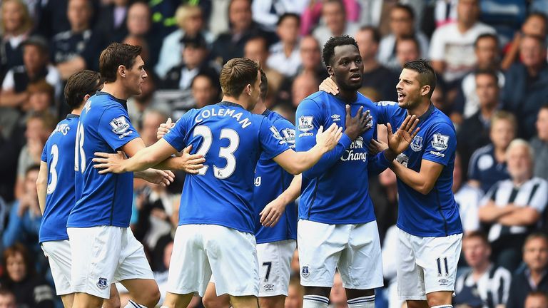  Romelu Lukaku (2ndR) of Everton celebrates scoring the opening goal against West Brom