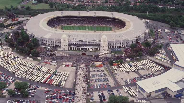 20 MAY 1995:  PLAY IS IN PROGRESS ON THE PITCH IN WEMBLEY STADIUM  IN THIS GENERAL VIEW AERIAL PICTURE TAKEN DURING THE FA CUP FINAL BETWEEN MANCHESTER UNI
