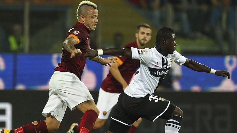Afriyie Acquah (L) of Parma FC competes for the ball with Radja Nainggolan (R) of AS Roma