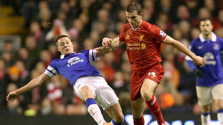 Everton's James McCarthy and Liverpool's Jordan Henderson (centre) battle for the ball