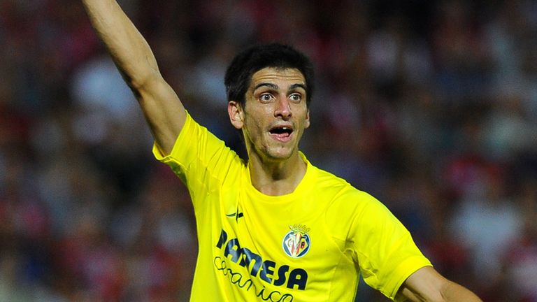 Villarreal's forward Gerard Moreno reacts during the Spanish league football match Granada CF vs Villarreal 
