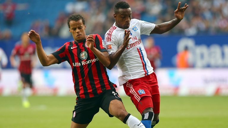 Tim Chandler and Cleber Reis tangle