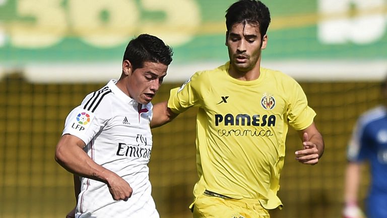 Real Madrid's Colombian midfielder James Rodriguez (L) vies with Villarreal's midfielder Manu Trigueros during the 