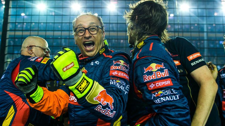 Toro Rosso mechanics celebrate Jean-Eric Vergne's sixth place in Singapore