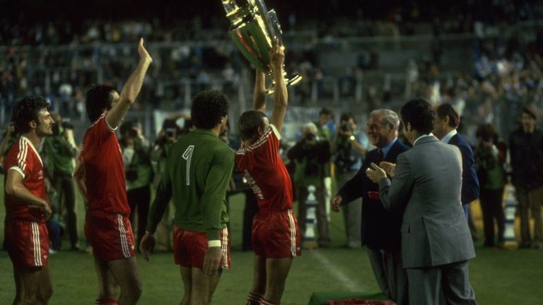 28 May 1980:  John McGovern (centre) of Nottingham Forest lifts the trophy in triumph after their victory in the European Cup Final against Hamburg