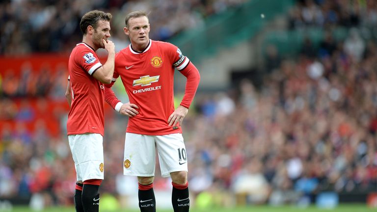 Manchester United's Wayne Rooney (right) talks with Juan Mata