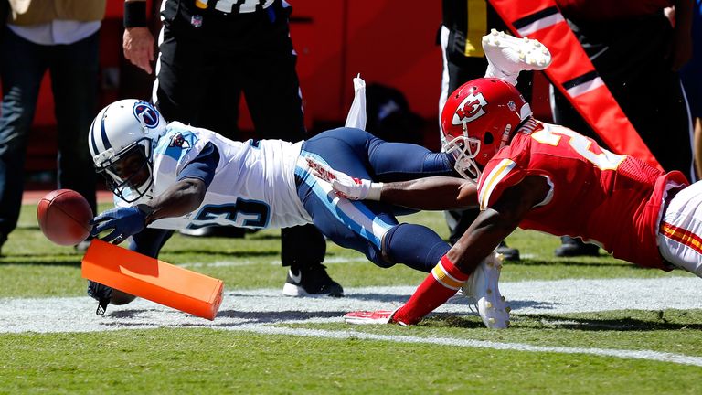 Tennessee's Kendall Wright dives in for a touchdown against the Kansas City Chiefs 