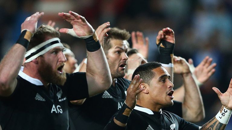 BUENOS AIRES, ARGENTINA - SEPTEMBER 27: Aaron Smith of the All Blacks (R) and team mates perform the Haka during The Rugby Championship match between Argen