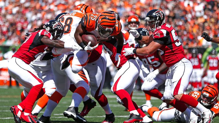 Giovani Bernard dives in for a touchdown. Cincinnati Bengals v Atlanta Falcons. Sep 14 2014.