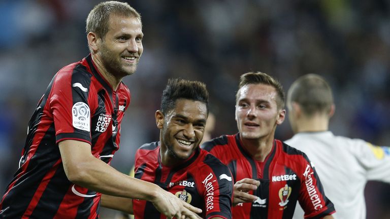 Nice's French midfielder Mathieu Bodmer (L) celebrates after scoring a goal during a French L1 football match 