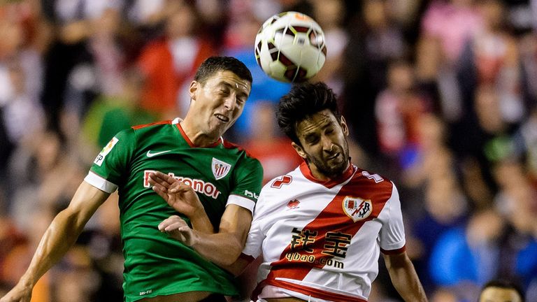 Athletic Bilbao's midfielder Oscar de Marcos (L) vies with Rayo's forward Alberto Bueno