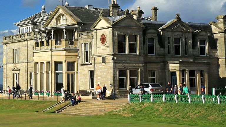 The Royal and Ancient Golf Club of St Andrews have voted in favour of allowing women members