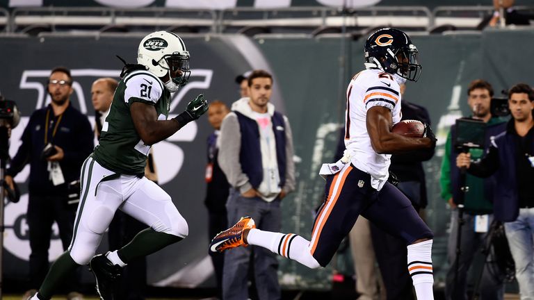 Ryan Mundy #21 of the Chicago Bears returns an interception for a touchdown in the first quarter against the New York Jets